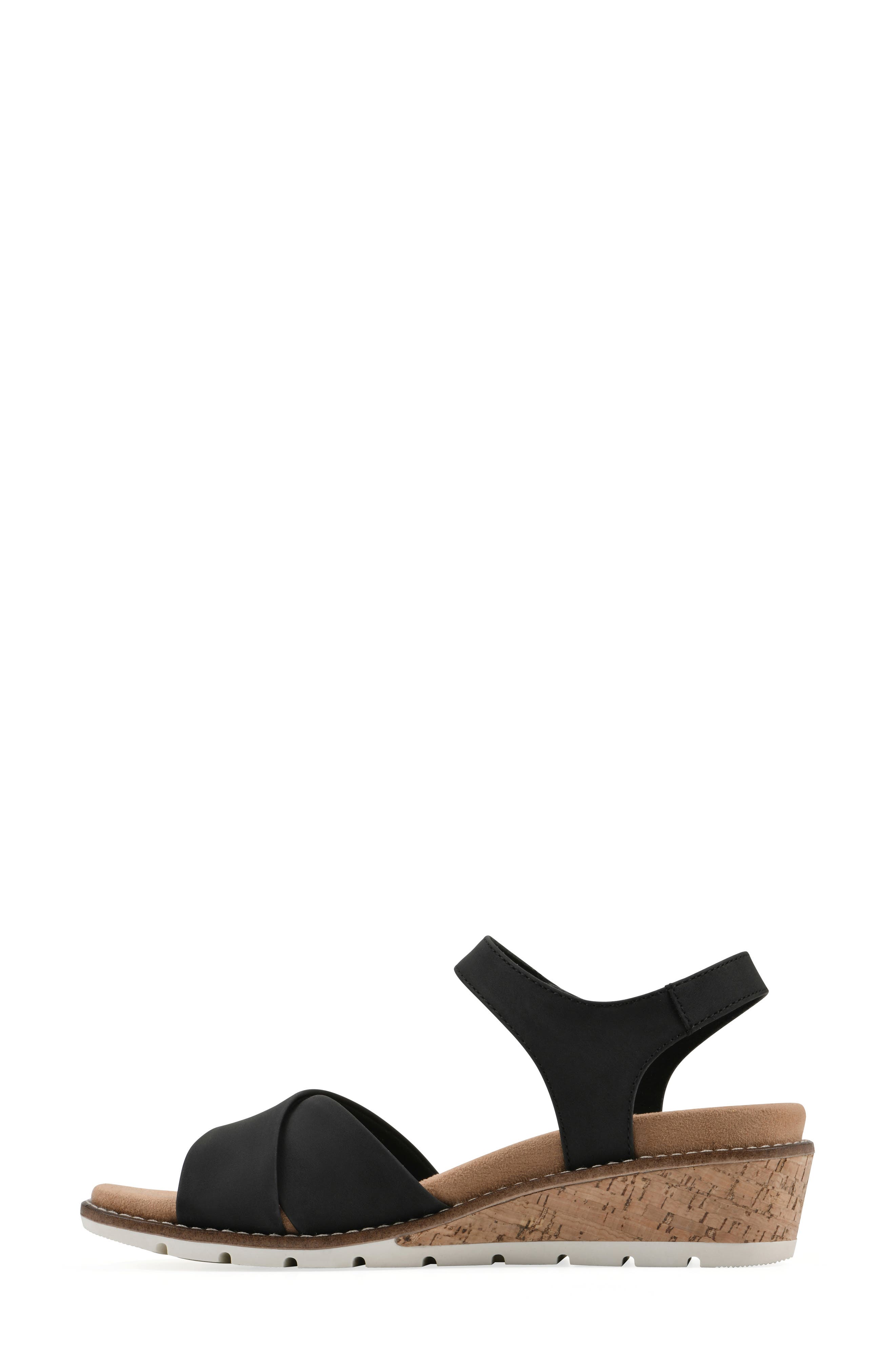 CLIFFS BY WHITE MOUNTAIN Tinna Wedge Sandal, Alternate, color, 