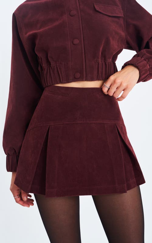 Miss Circle Faryn Vegan Suede Pleated A-line Mini Skirt In Burgundy