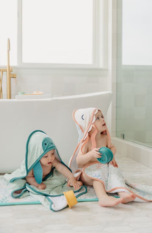 COPPER PEARL COPPER PEARL CORA CHARACTER HOODED BATH TOWEL