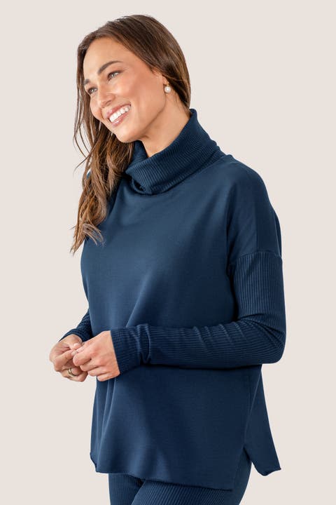 Light Hug® Bra-Free Fleece Turtleneck