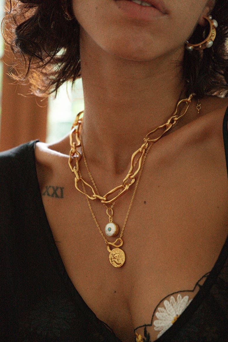 Gorgon Medusa Pendant Necklace, Alternate, color, Gold