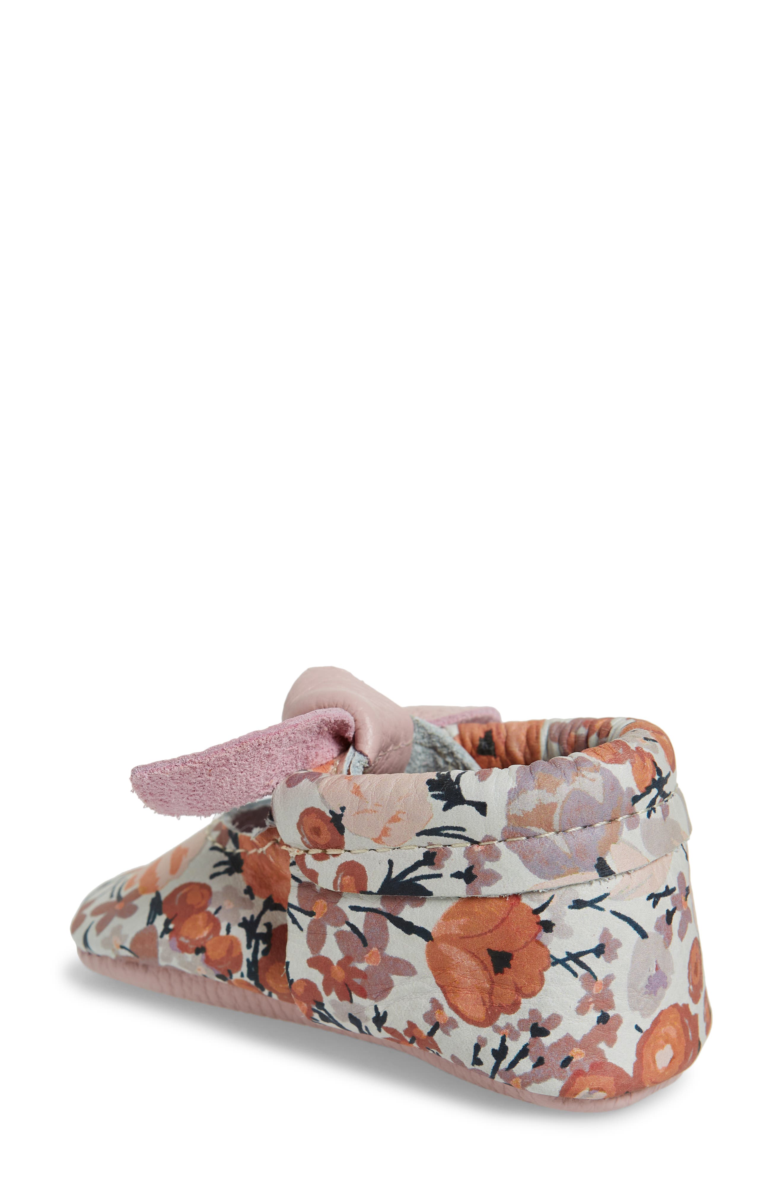 Freshly Picked Knotted Bow Crib Shoe, Alternate, color, 