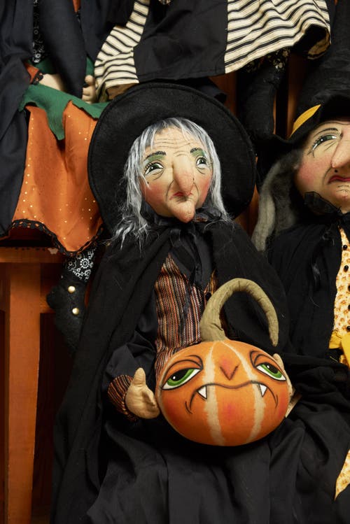 Gallerie Ii Halloween Witch Allegra Large Folk Art Doll Collectible Figurine In Black