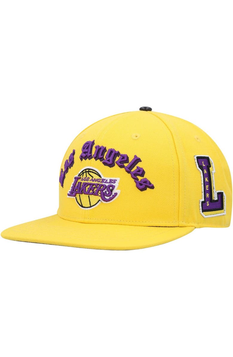 PRO STANDARD Men's Pro Standard Gold Los Angeles Lakers Old English Snapback Hat, Main, color,