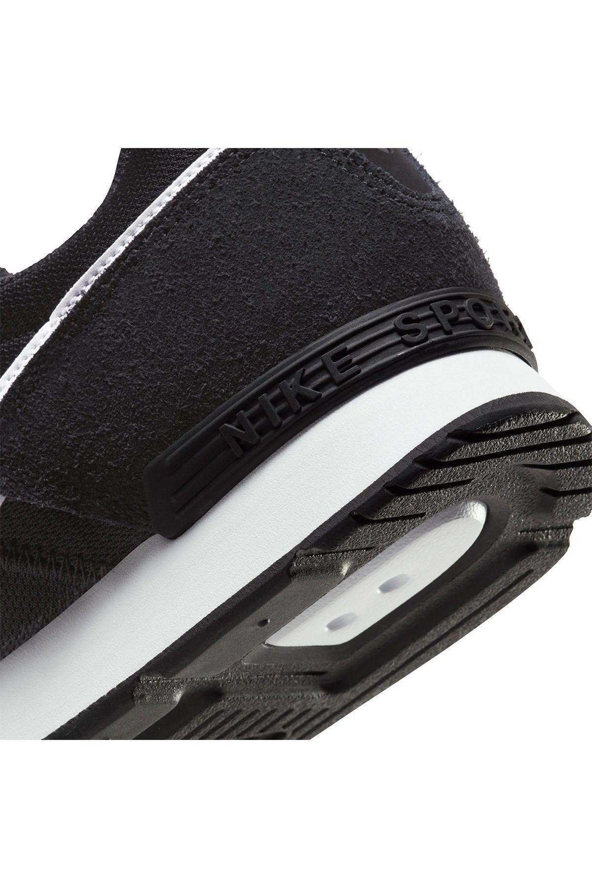 Nike Venture Runner Sneaker, Alternate, color, 