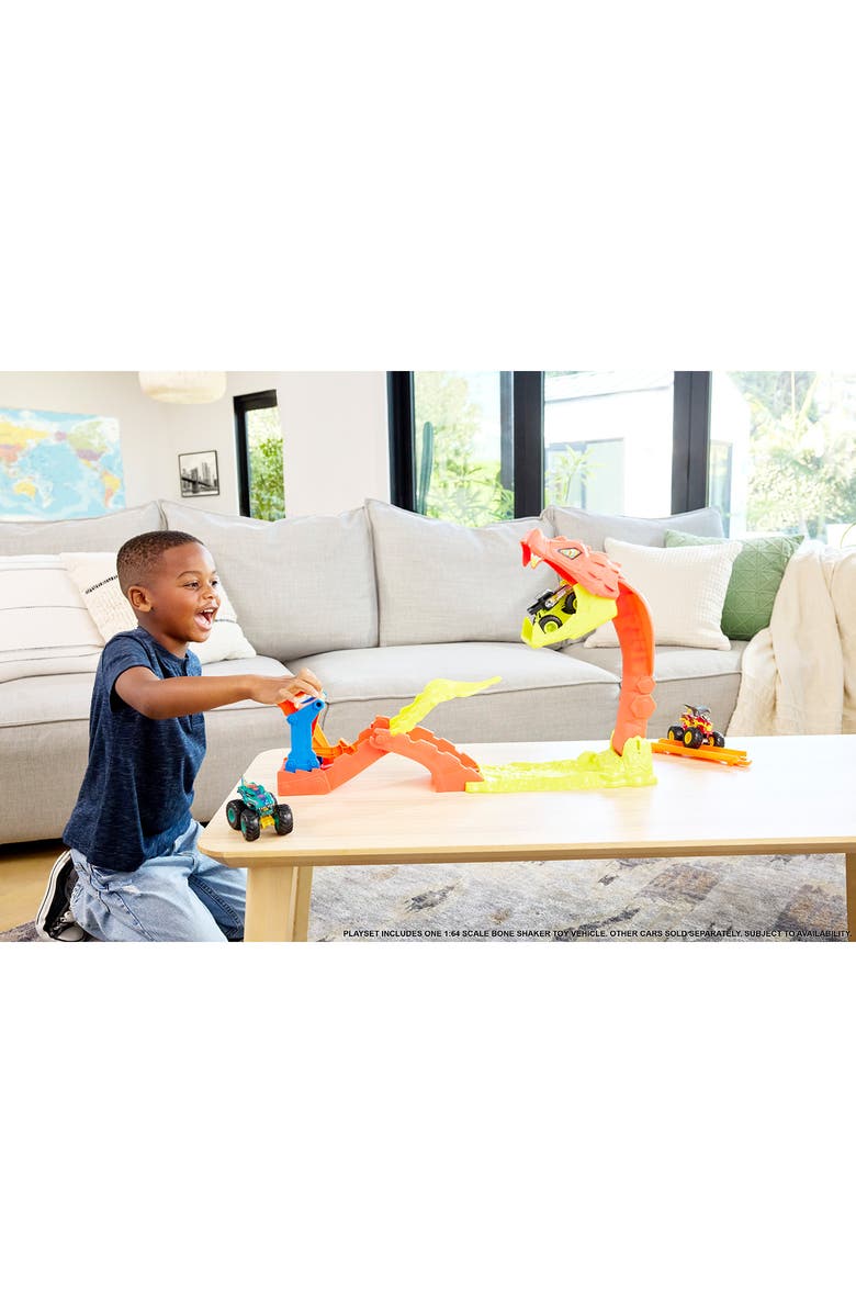 Hot Wheels Snake Slam Takedown<sup>™</sup> Toy Set & 1 Bone Shaker<sup>™</sup> Toy Truck in 1:64 Scale, Alternate, color,