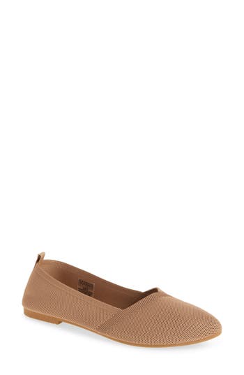 Danskin Notched Knit Flat In Camel