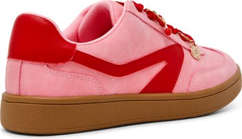Voyage Sneaker