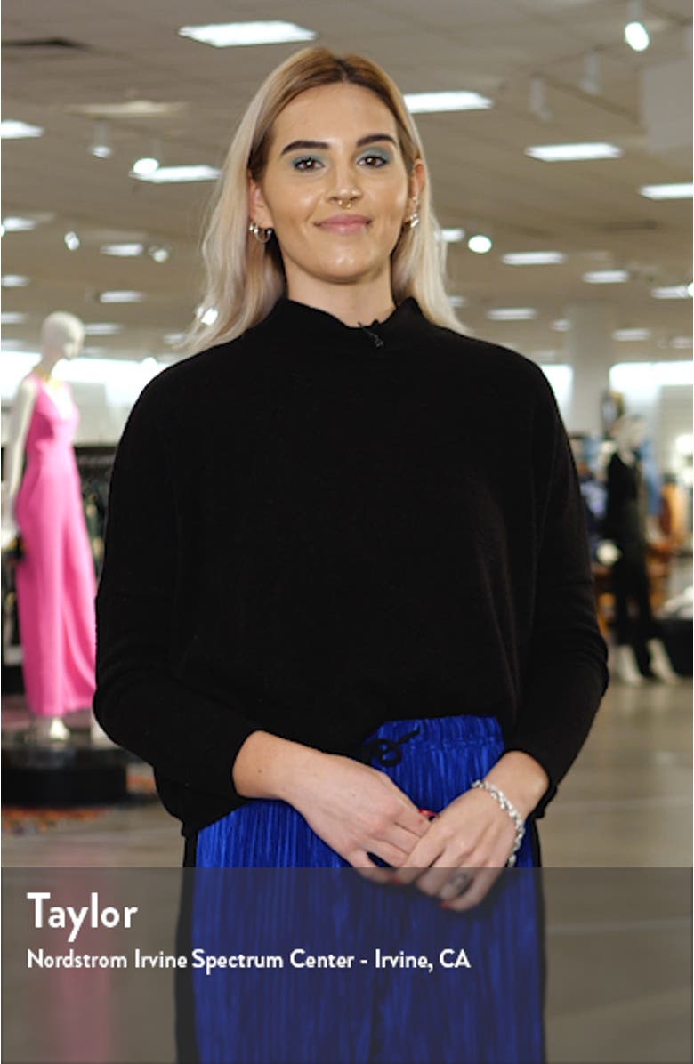 Luna Velvet Dress, sales video thumbnail