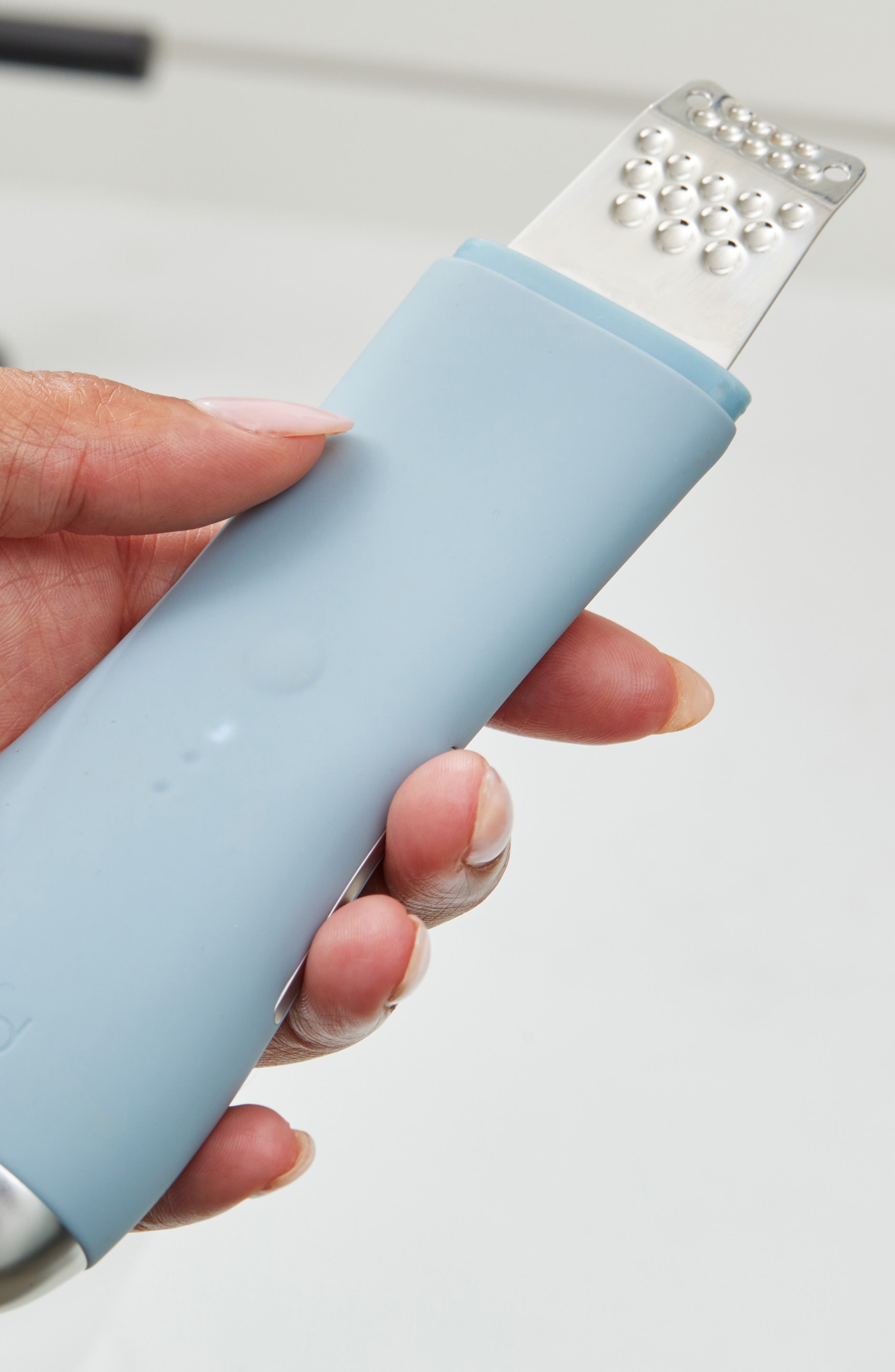Wave Pro 4-in-1 Pore Extractor, Infusing & Lifting Skin Care Tool