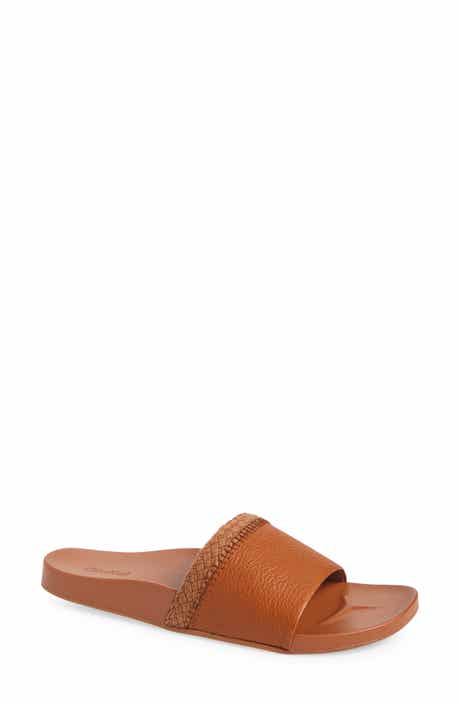 OluKai Pākea Leather Slide Sandal