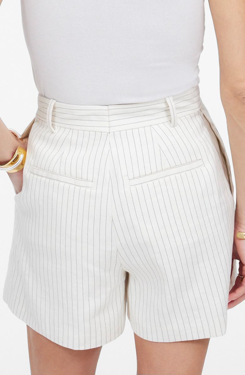 Easy Pleated Linen & Cotton Blend Shorts