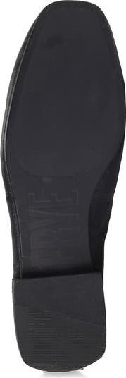 Claire Flat