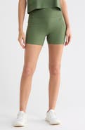 TravisMathew Ablaze High Waist Pocket Bike Shorts