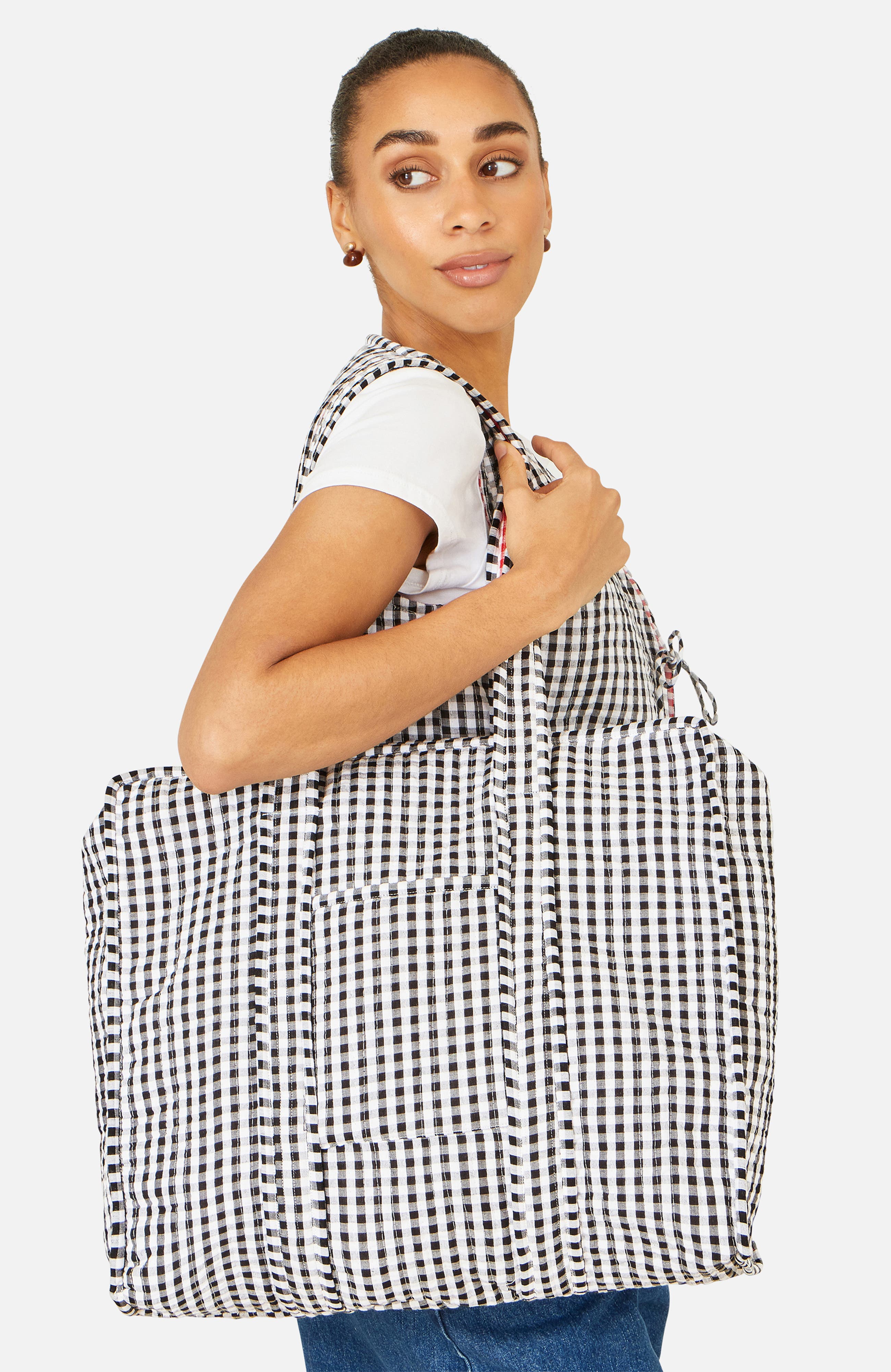 Yumi Gingham Quilted Zip Bag, Alternate, color, Black