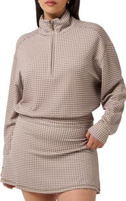 TravisMathew Skyloft Printed Quarter Zip Sweatshirt