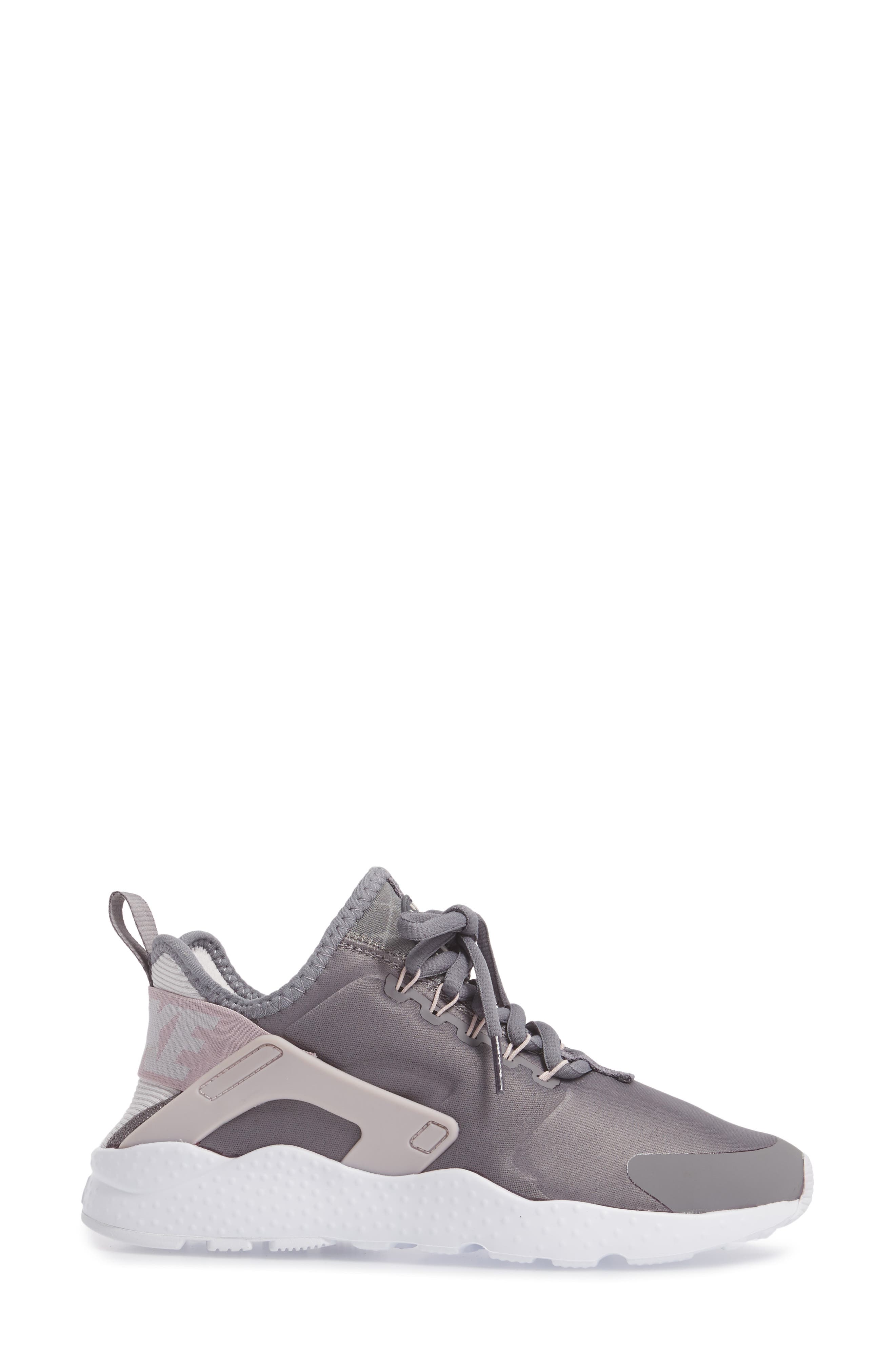 Nike Air Huarache Sneaker, Alternate, color, 