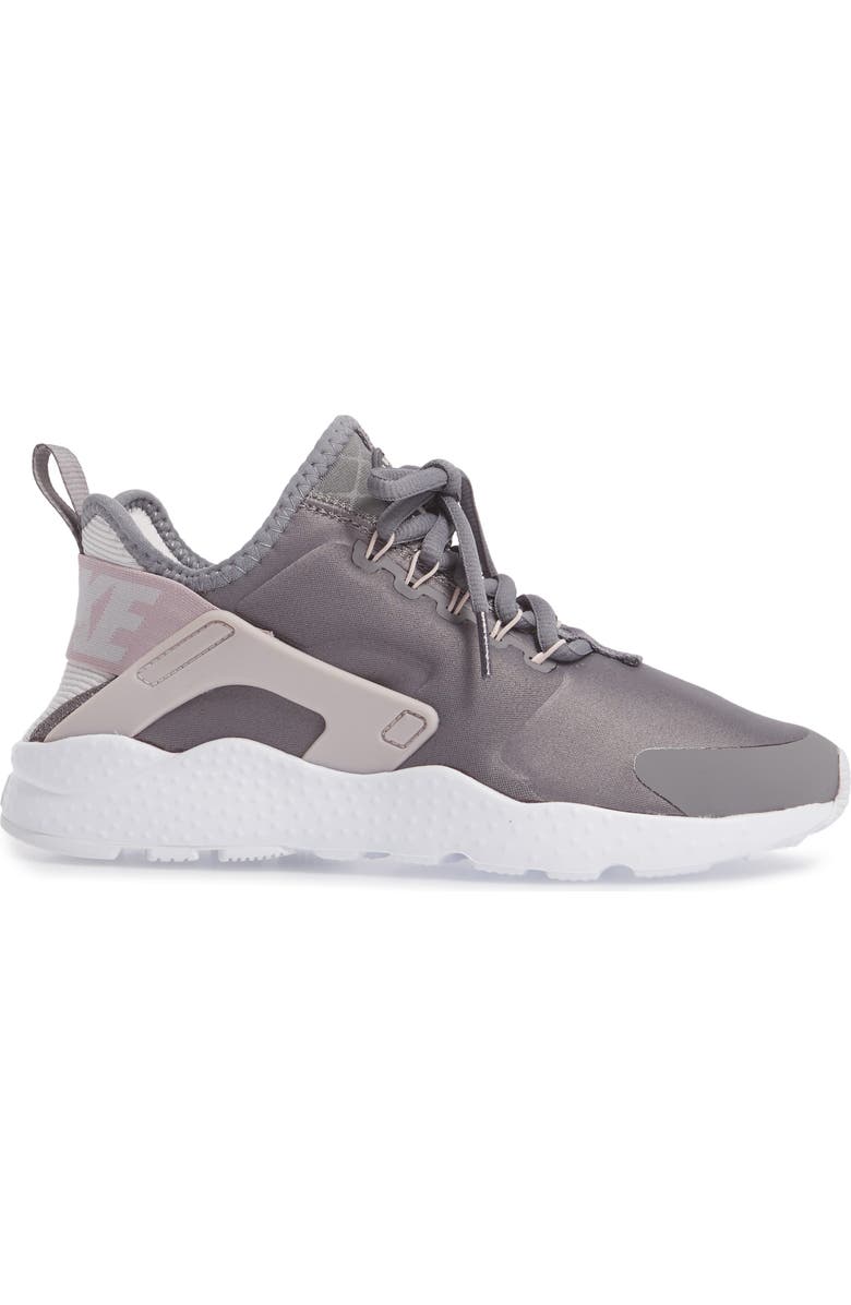 Nike Air Huarache Sneaker, Alternate, color,