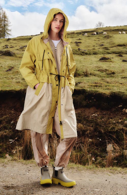 Barbour Evie Showerproof Longline Raincoat In Limeade Light Sand