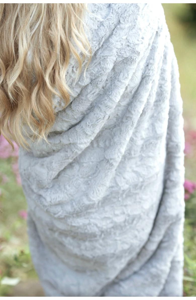 Sea To Me Blankets Hollywood Faux Fur Throw Blanket, Alternate, color, Misty Grey