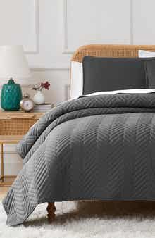 SOUTHSHORE FINE LINENS Chevron Quilt Set