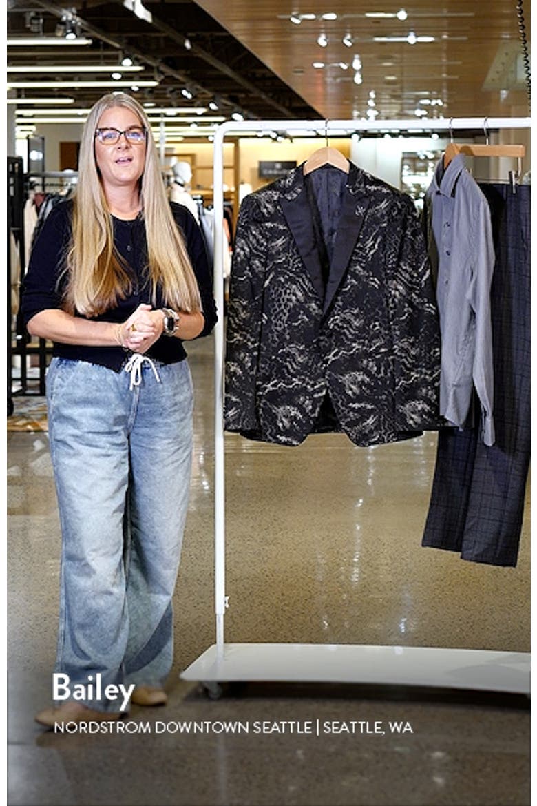 Patterned Peaked Lapel Dinner Jacket video