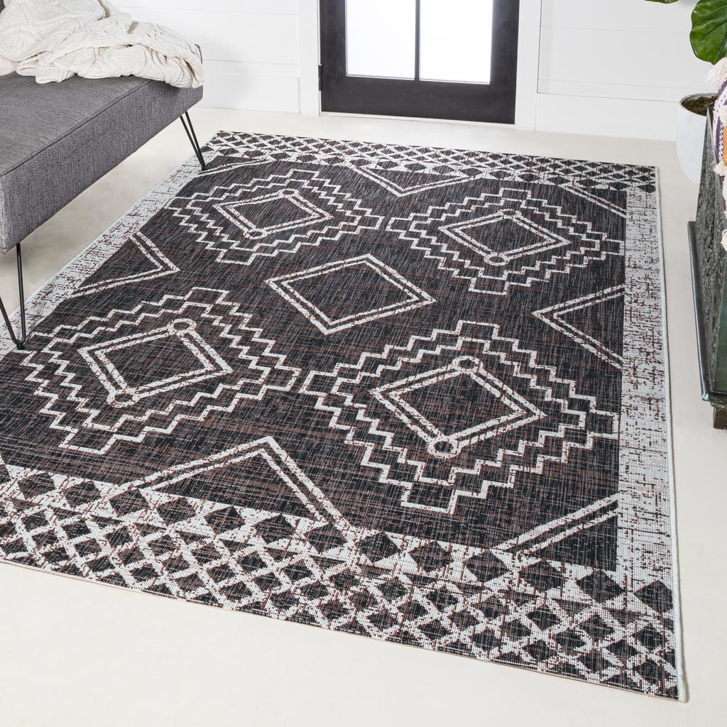 Jonathan Y Marokko Diamond Medallion Indoor/outdoor Area Rug In Black/ivory