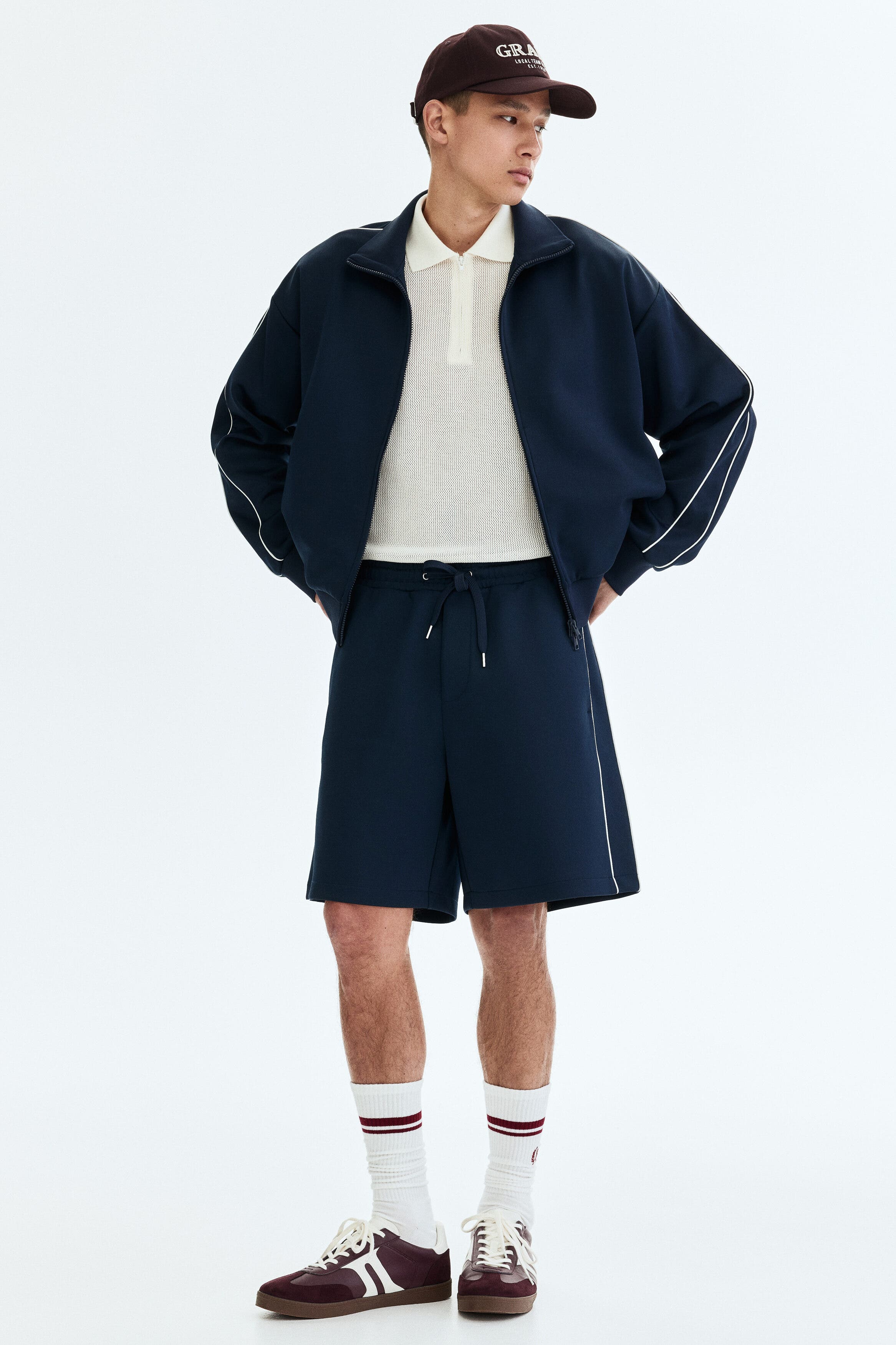 selected Dark blue/white
