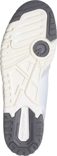 550 Basketball Sneaker