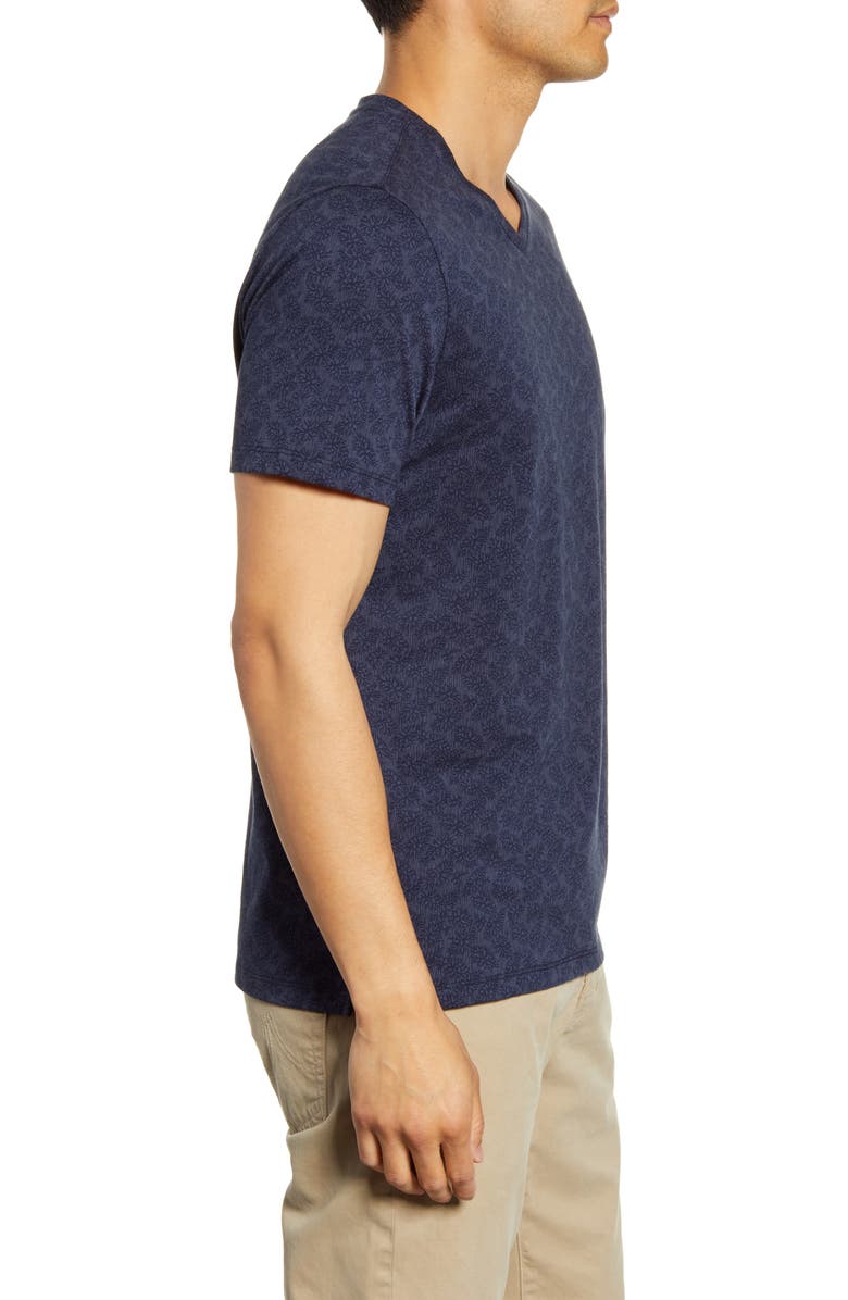 Robert Barakett North Hatley Leaf Print V-Neck T-Shirt, Alternate, color, 