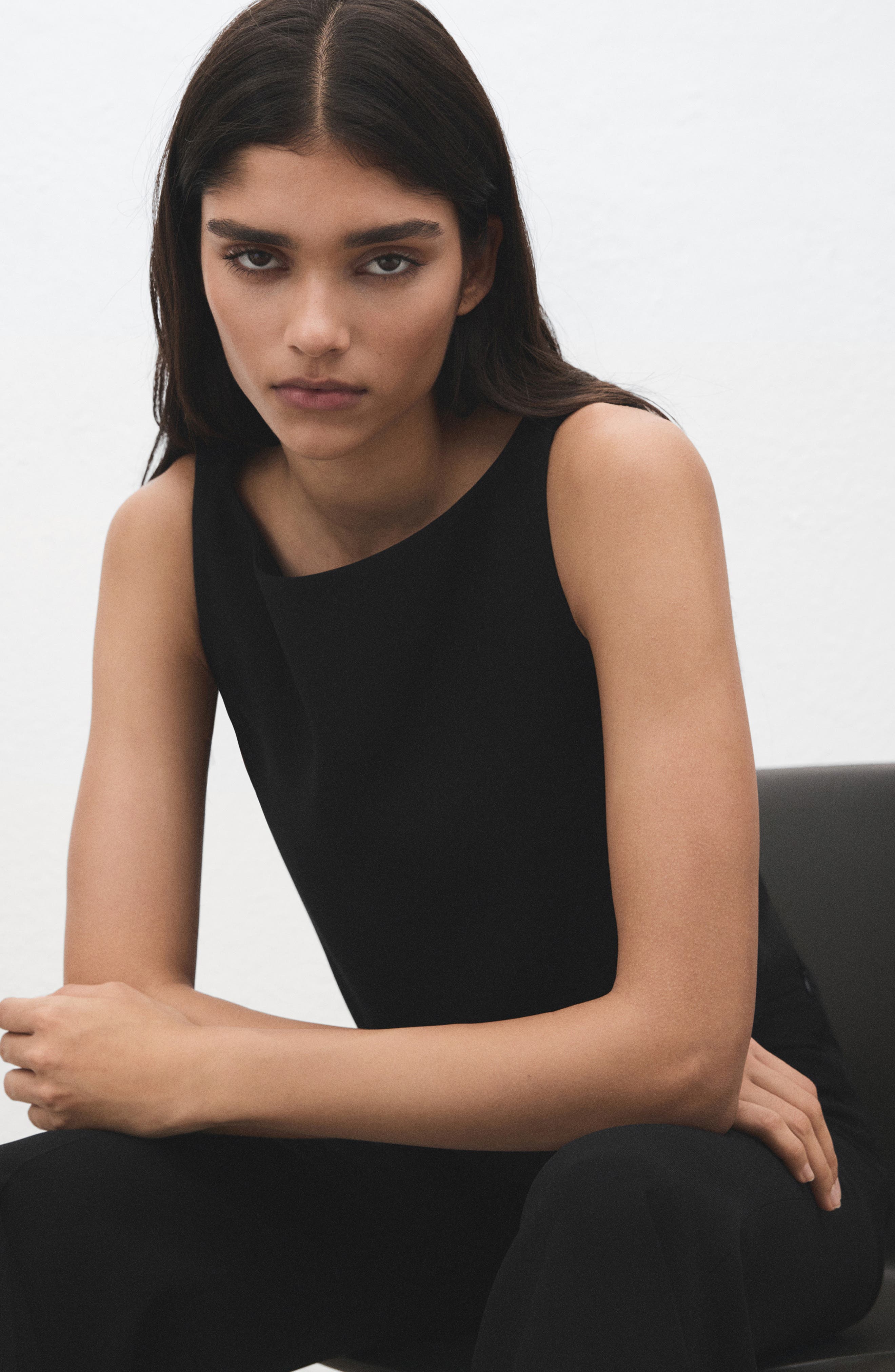 Round Neck Sleeveless Suiting Top - image 2
