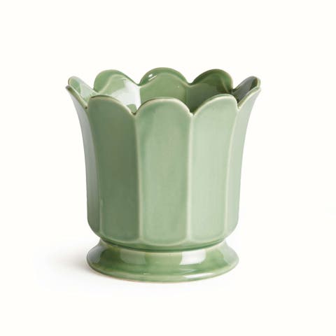 Maline Footed  Pot