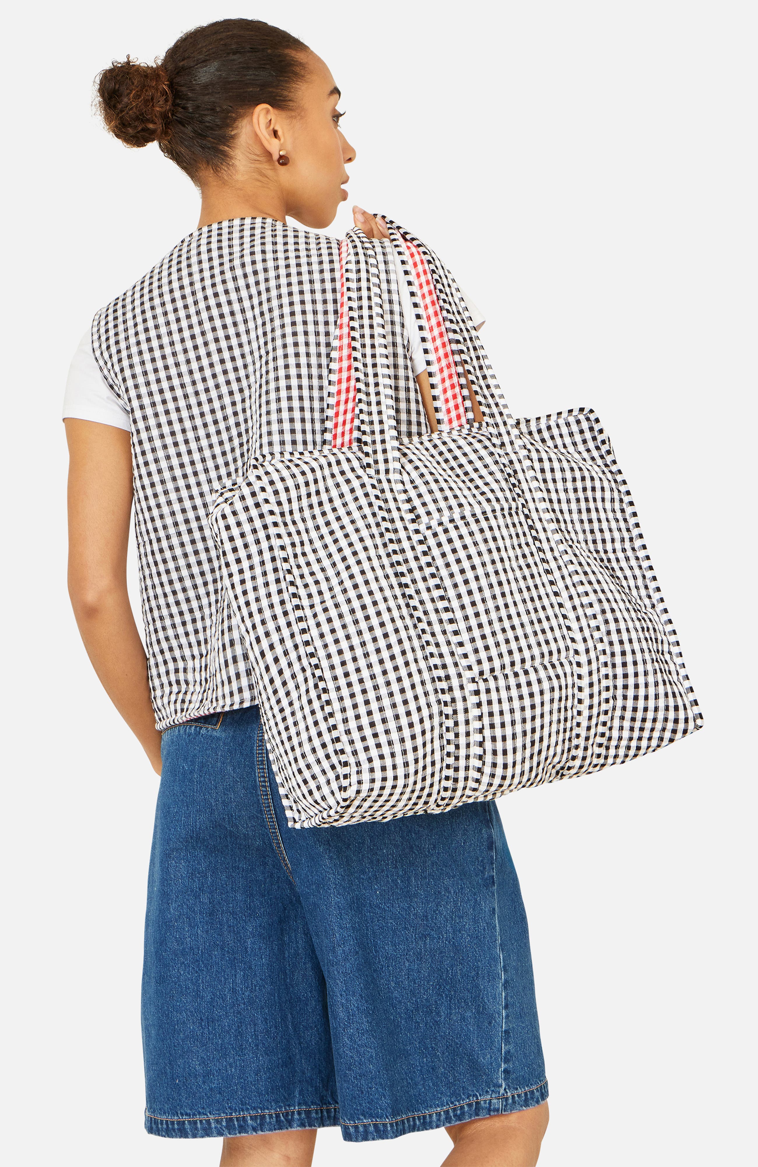 Yumi Gingham Quilted Zip Bag, Alternate, color, Black