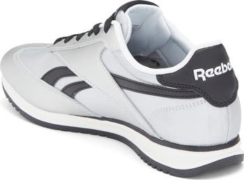World 70 Sneaker