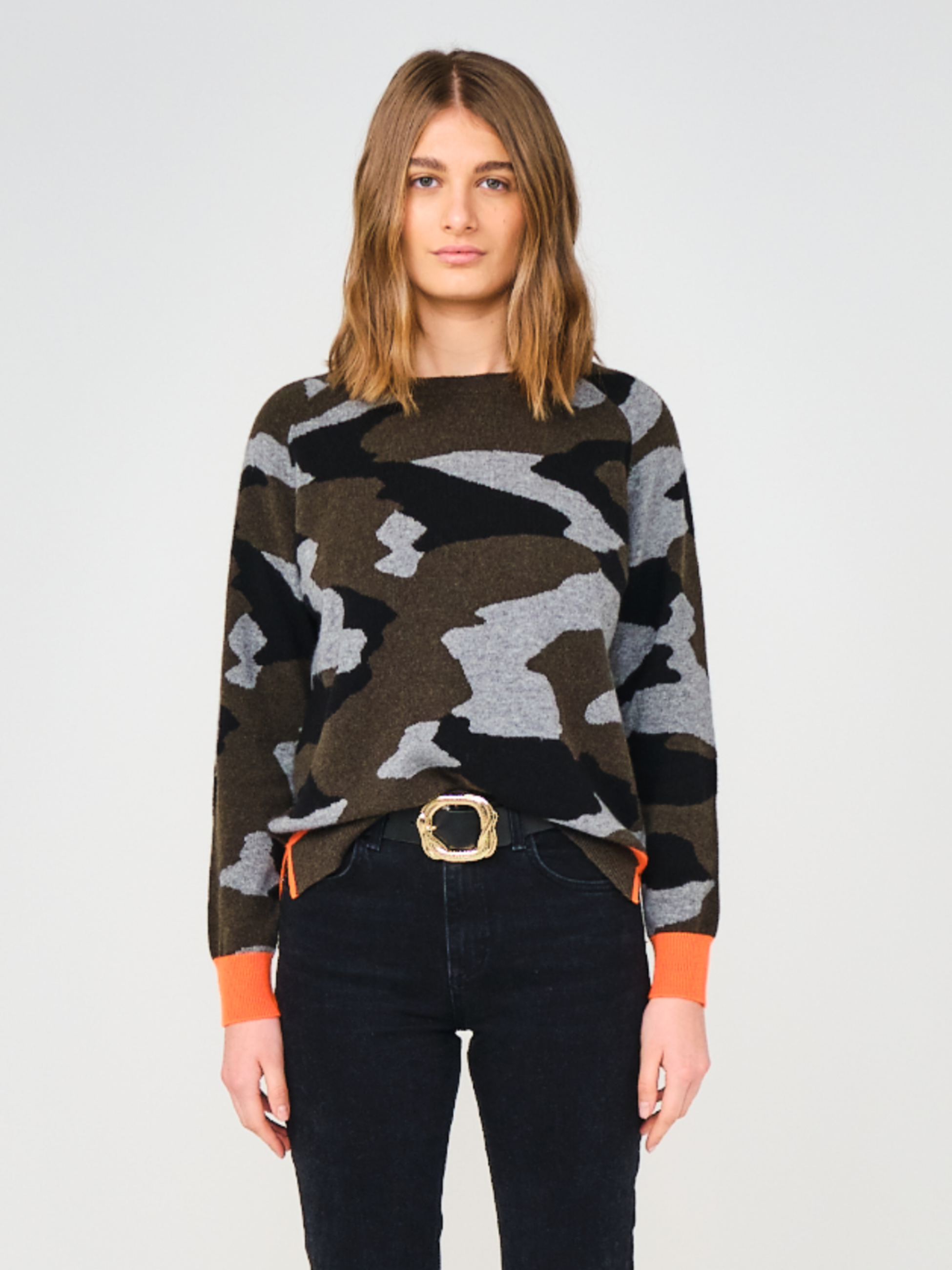 Brodie Pure Cashmere Crew Neck 100% Cashmere Sweater in Khaki 