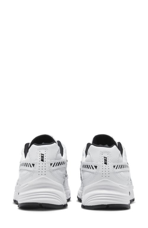 Nike Initiator Sneakers In White And Silver
