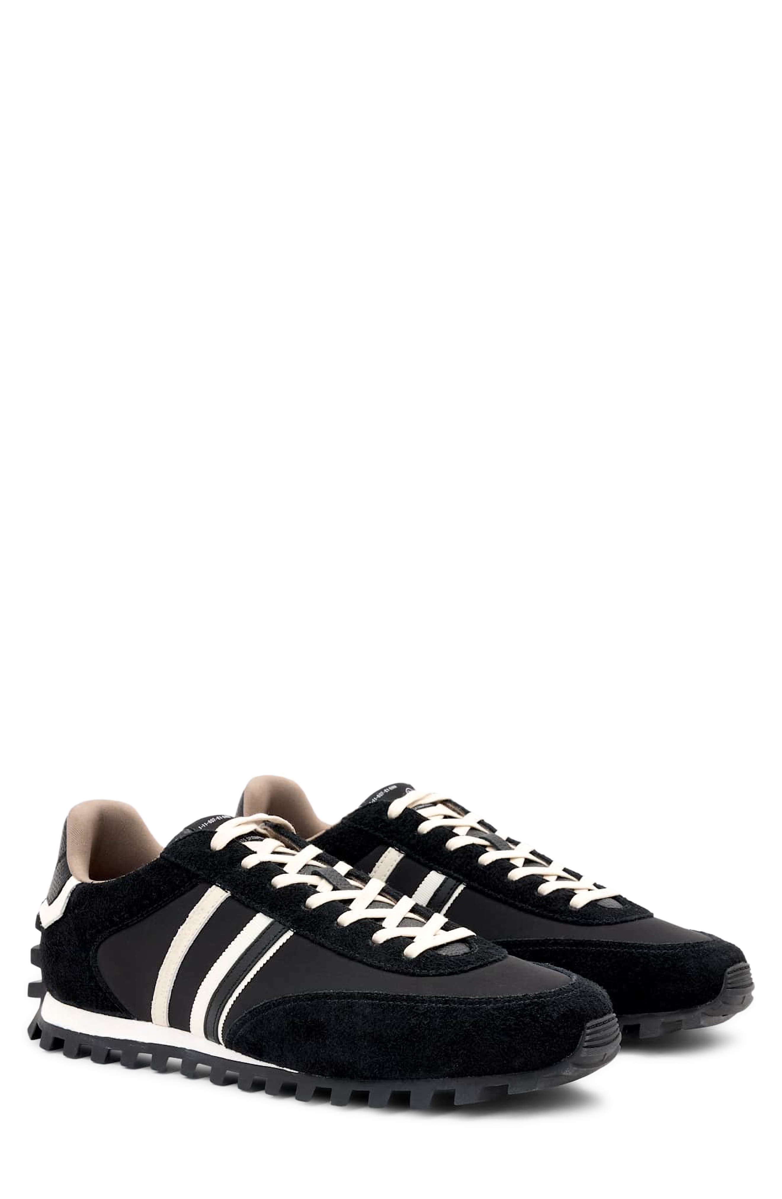 BLACK/ WHITE