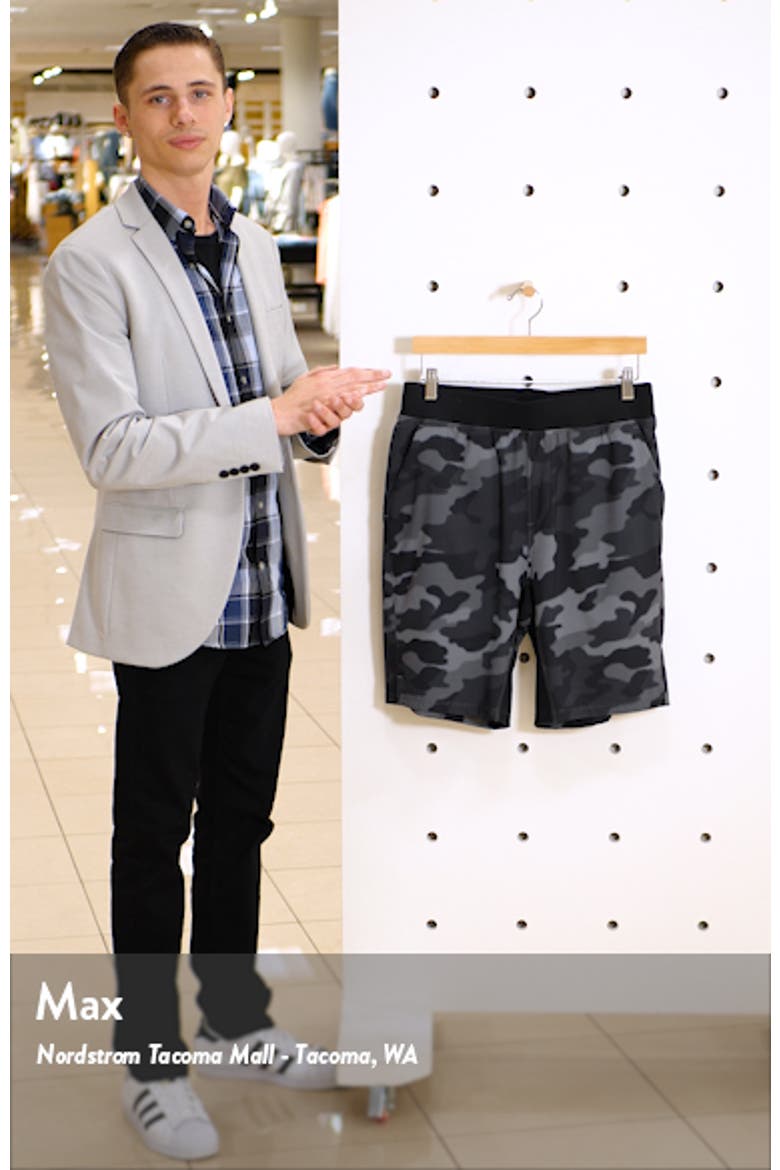 Core Stretch Woven Shorts video