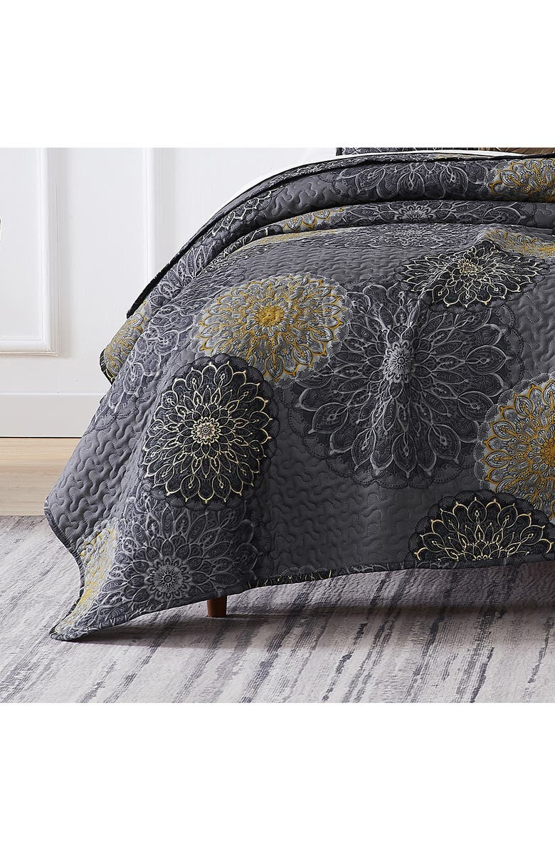 SOUTHSHORE FINE LINENS Midnight Floral Quilt Set, Alternate, color, Black