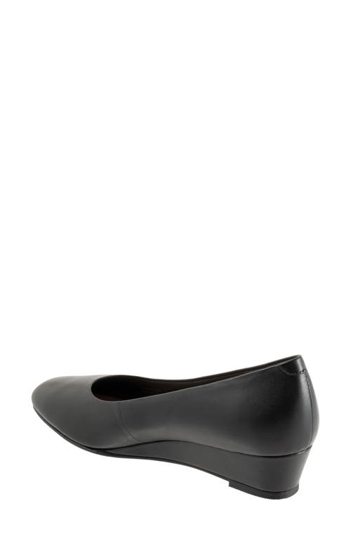 Trotters Extra Wide Width Denisse Pump In Black