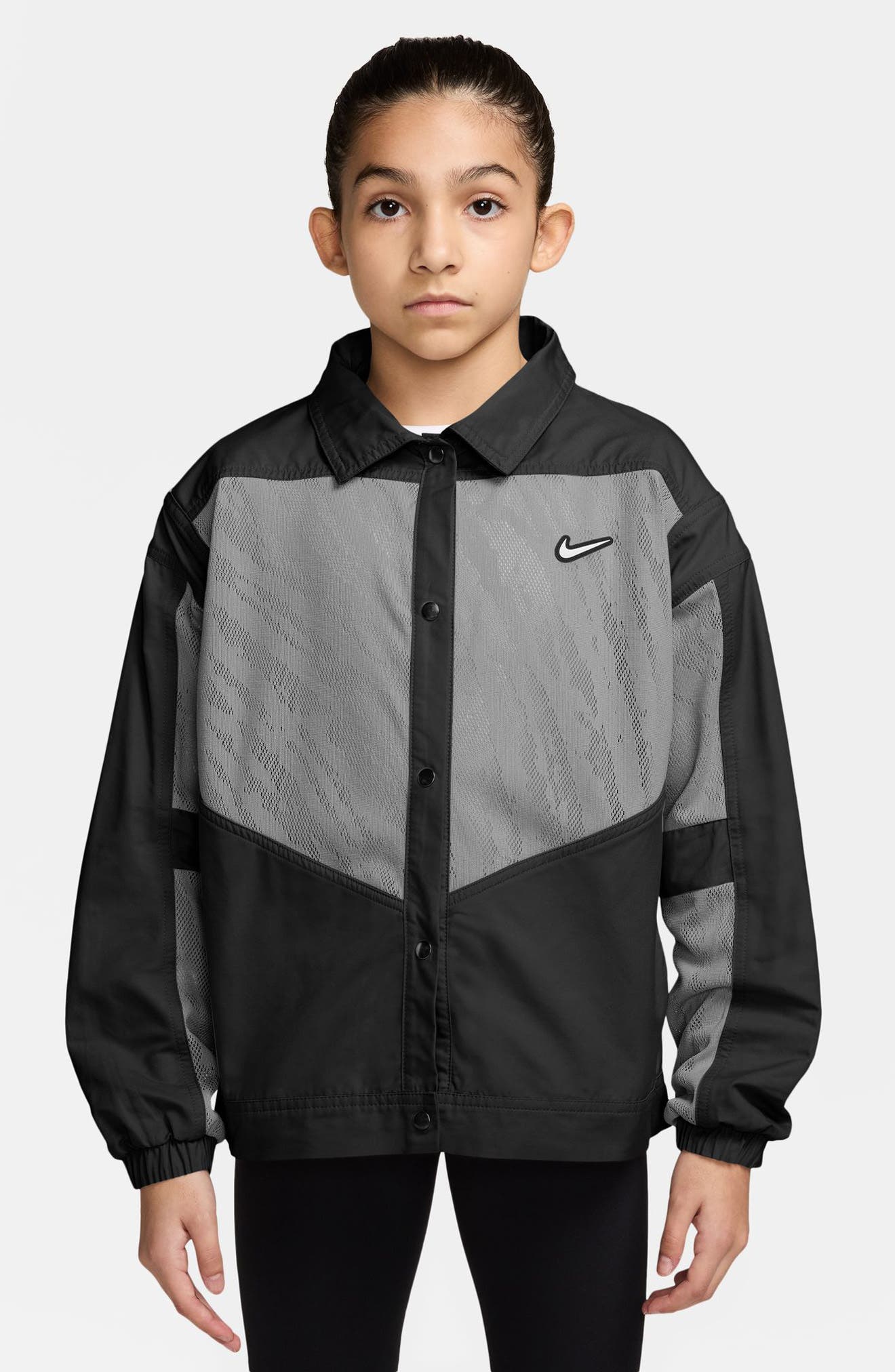 selected 010 BLACK/WHITE