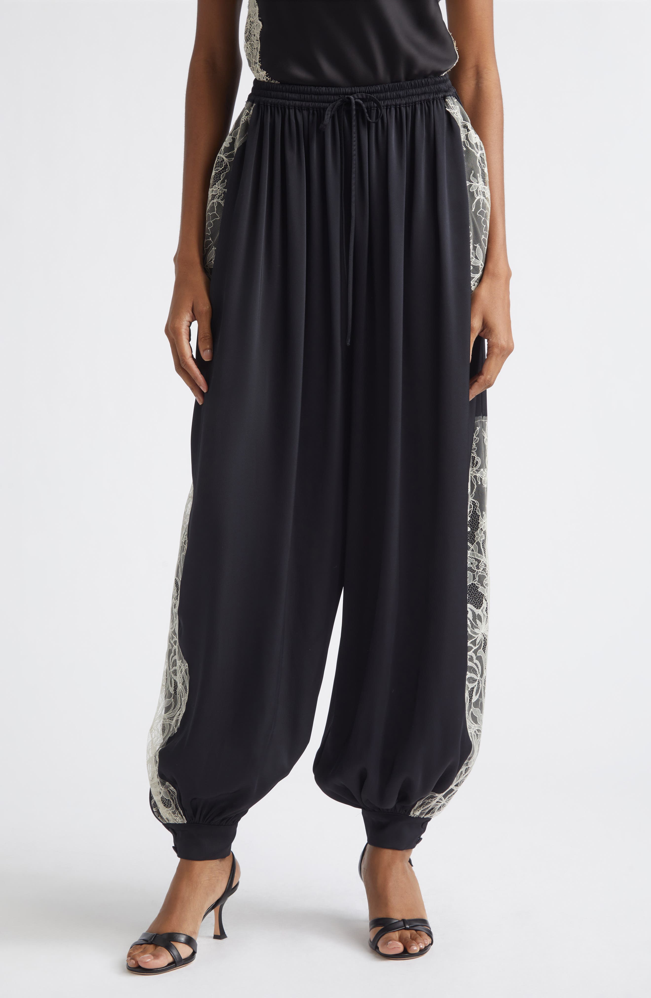 selected BLACK/ GARDENIA