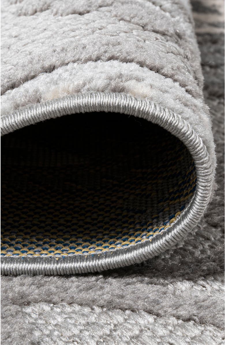 JONATHAN Y Julien Paisley High-Low Light Indoor/Outdoor Area Rug, Alternate, color, Light Gray/Ivory