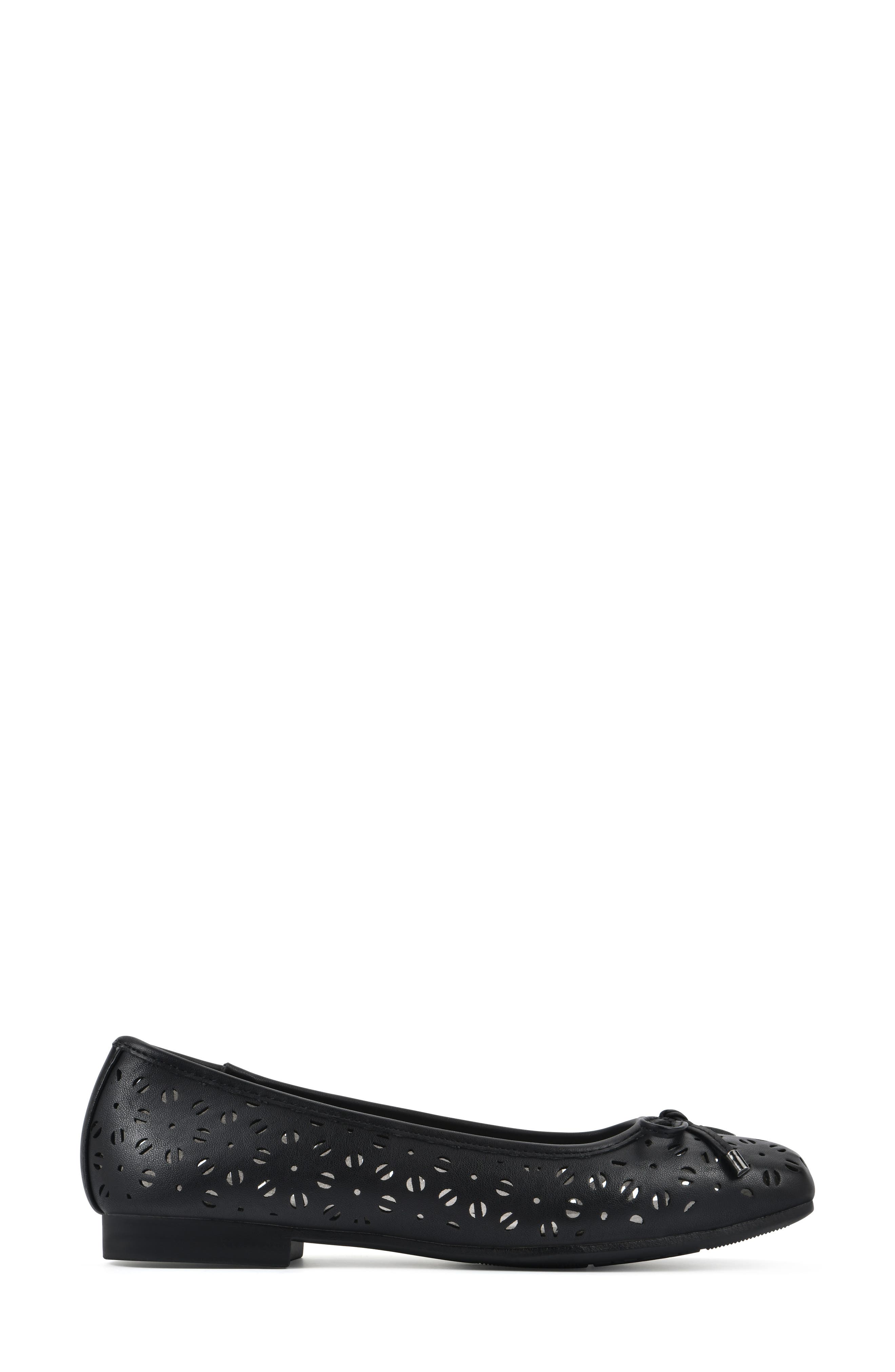 CLIFFS BY WHITE MOUNTAIN Bessa Square Toe Flat, Alternate, color, 