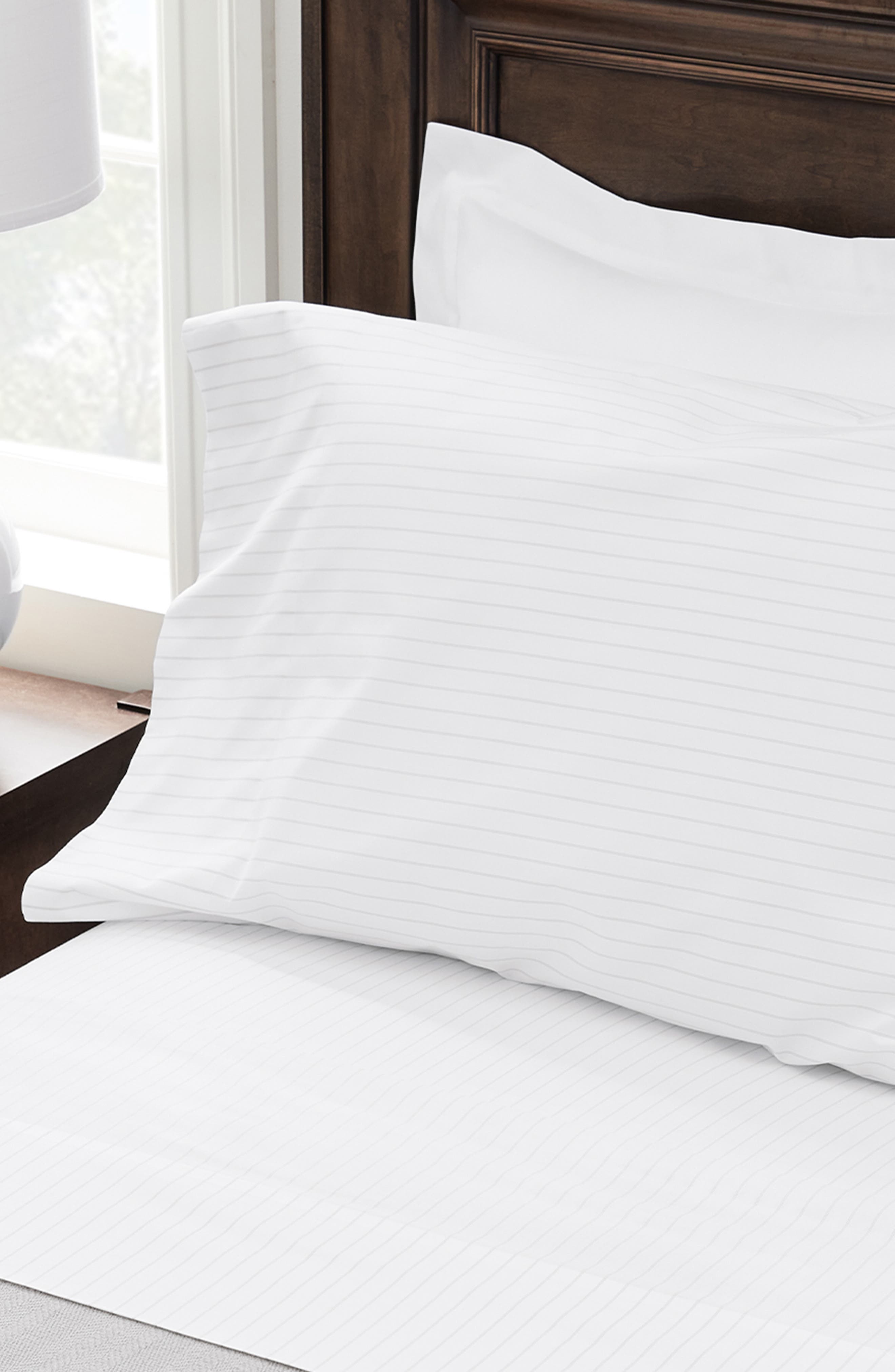 Boll & Branch Percale Hemmed Pillowcase