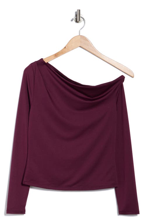 Madden Girl Long Sleeve Asymmetric Top In Burgundy