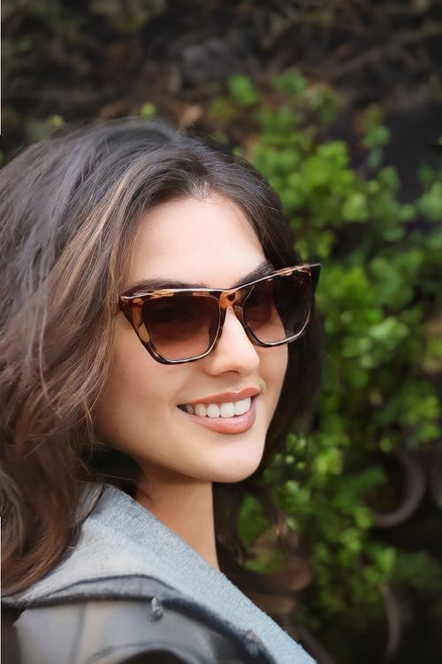Velvet Eyewear Helen Sunglasses In Light Tortoise
