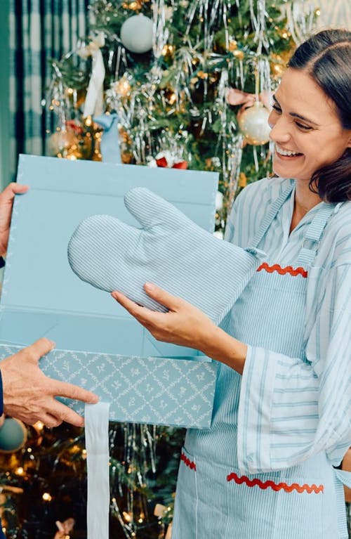 Weezie Set Of 2 Stripe Oven Mitts In Blue