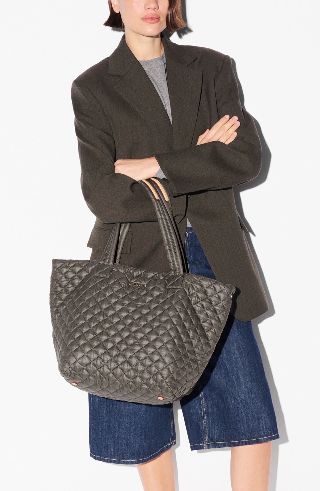 Metro Medium Deluxe Tote, Alternate, color, MAGNET