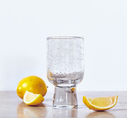 Tag Bubble Glass Footed Clear Drinking Glasses In Transparent